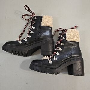 Black and Cream Women's Boots Universal Thread Combat Faix Fir Lined Size 7.5